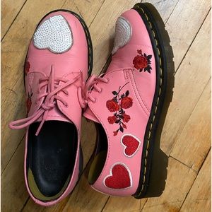 Dr Martens Embroidered Hearts Derby